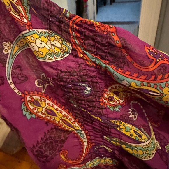 Comfortable silky feel blouse.  Colors are gorgeous!  Elastic around neck/sleeve - Picture 3 of 4